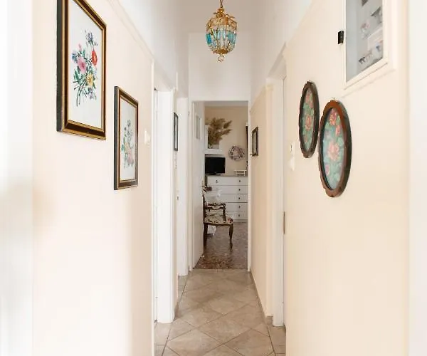 アパート Castle View House