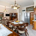 Castle View House * Naxos City
